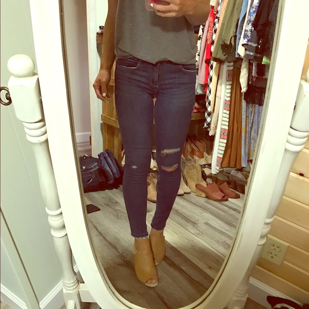 Zara Distressed Skinny Ankle Jeans. US 4